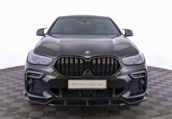 Подержанный автомобиль BMW X6 2021 года (2 фото)