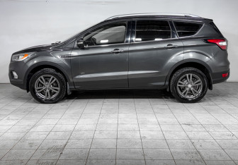 Подержанный автомобиль Ford Kuga 2017 года (8 фото)