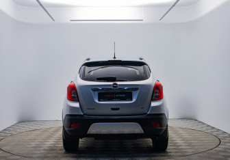 Подержанный автомобиль Opel Mokka 2013 года (6 фото)