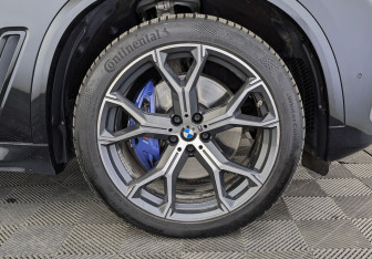 Подержанный автомобиль BMW X5 2021 года (12 фото)