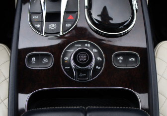 Подержанный автомобиль Bentley Bentayga 2016 года (16 фото)