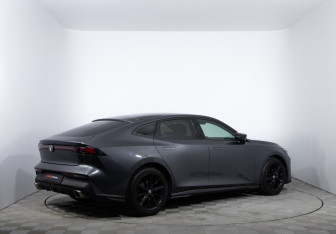 Подержанный автомобиль Changan UNI-V 2023 года (5 фото)