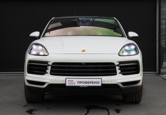 Подержанный автомобиль Porsche Cayenne 2020 года (2 фото)