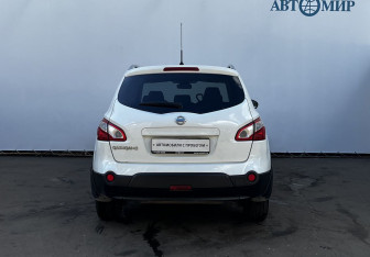 Подержанный автомобиль Nissan Qashqai+2 2011 года (6 фото)