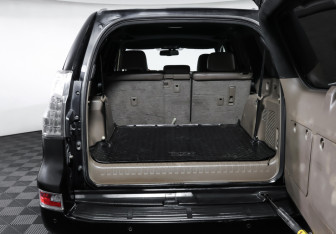 Подержанный автомобиль Lexus GX 2010 года (10 фото)