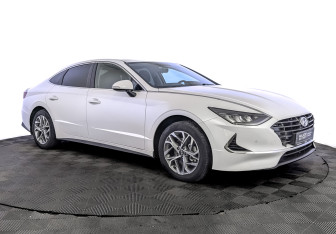 Подержанный автомобиль Hyundai Sonata 2021 года (3 фото)