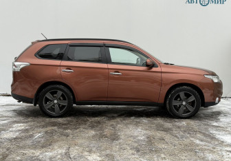 Подержанный автомобиль Mitsubishi Outlander 2012 года (4 фото)
