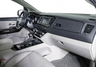 Подержанный автомобиль Kia Carnival 2019 года (10 фото)
