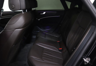 Подержанный автомобиль Audi A7 2018 года (10 фото)