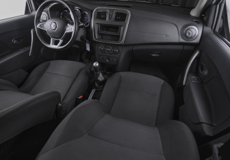 Подержанный автомобиль Renault Logan Sedan 2018 года (10 фото)