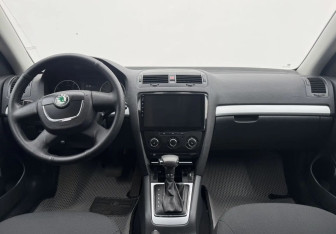 Подержанный автомобиль Skoda Octavia Liftback 2011 года (9 фото)