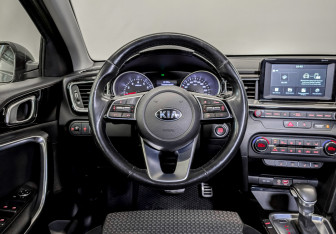 Подержанный автомобиль Kia Ceed Hatchback 2019 года (20 фото)