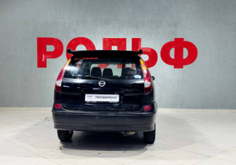 Подержанный автомобиль Nissan Almera Tino Compactvan 2003 года (6 фото)