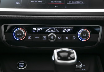 Подержанный автомобиль Audi Q3 2021 года (22 фото)