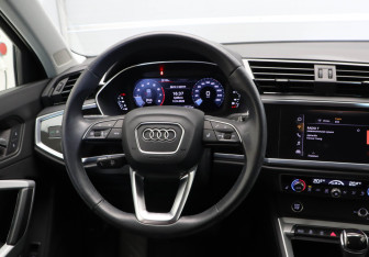 Подержанный автомобиль Audi Q3 2021 года (8 фото)