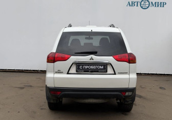 Подержанный автомобиль Mitsubishi Pajero Sport 2012 года (6 фото)