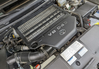 Подержанный автомобиль Toyota Land Cruiser Suv 2016 года (9 фото)