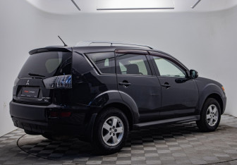 Подержанный автомобиль Mitsubishi Outlander 2010 года (5 фото)