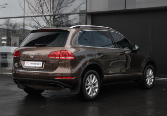 Подержанный автомобиль Volkswagen Touareg 2012 года (5 фото)