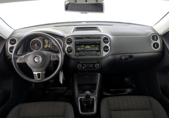 Подержанный автомобиль Volkswagen Tiguan 2012 года (23 фото)