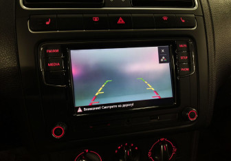 Подержанный автомобиль Volkswagen Polo Sedan 2012 года (13 фото)