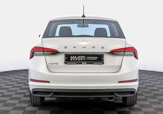 Подержанный автомобиль Skoda Rapid Liftback 2021 года (6 фото)