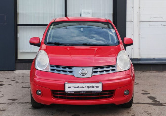 Подержанный автомобиль Nissan Note 2008 года (2 фото)