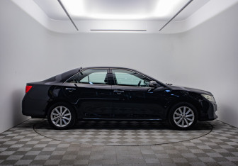 Подержанный автомобиль Toyota Camry Sedan 2012 года (4 фото)