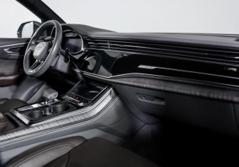 Подержанный автомобиль Audi Q8 2019 года (9 фото)