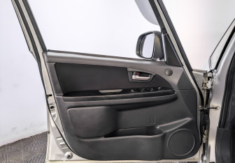 Подержанный автомобиль Suzuki SX4 Hatchback 2007 года (19 фото)