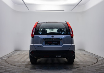 Подержанный автомобиль Nissan X-Trail 2012 года (6 фото)