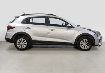 Подержанный автомобиль Kia Rio Hatchback 2021 года (4 фото)