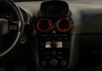 Подержанный автомобиль Opel Corsa 2013 года (10 фото)