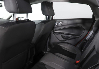 Подержанный автомобиль Ford Fiesta Hatchback 2015 года (9 фото)