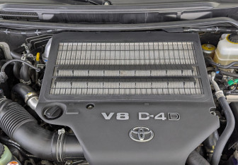 Подержанный автомобиль Toyota Land Cruiser Suv 2016 года (9 фото)