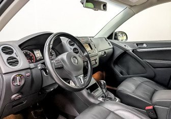 Подержанный автомобиль Volkswagen Tiguan 2012 года (15 фото)
