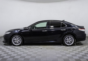 Подержанный автомобиль Toyota Camry Sedan 2020 года (8 фото)
