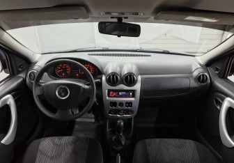 Подержанный автомобиль Renault Logan Sedan 2014 года (12 фото)