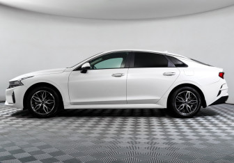 Подержанный автомобиль Kia K5 2021 года (8 фото)