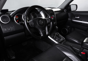 Подержанный автомобиль Suzuki Grand Vitara 2010 года (13 фото)