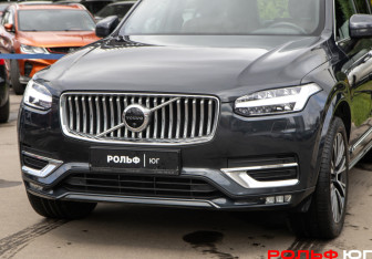 Подержанный автомобиль Volvo XC90 2021 года (20 фото)