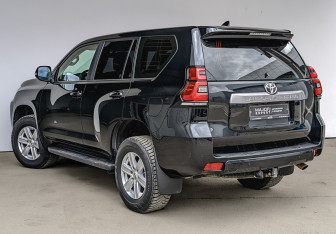 Подержанный автомобиль Toyota Land Cruiser Prado 2020 года (7 фото)
