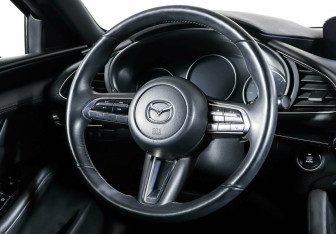 Подержанный автомобиль Mazda 3 Hatchback 2019 года (11 фото)