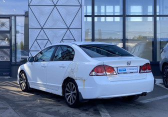 Подержанный автомобиль Honda Civic Sedan 2009 года (7 фото)