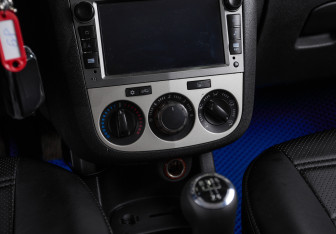 Подержанный автомобиль Opel Corsa 2007 года (14 фото)