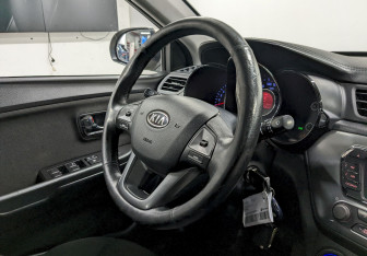 Подержанный автомобиль Kia Rio Sedan 2012 года (22 фото)
