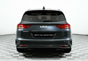 Подержанный автомобиль Kia Ceed Wagon 2022 года (6 фото)