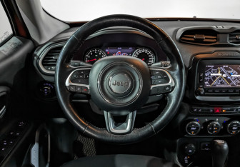 Подержанный автомобиль Jeep Renegade 2016 года (22 фото)
