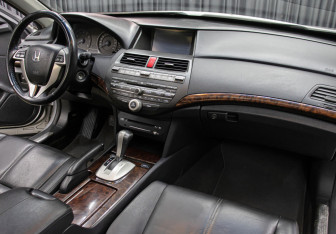 Подержанный автомобиль Honda Crosstour 2011 года (11 фото)