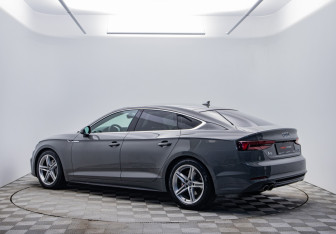 Подержанный автомобиль Audi A5 Liftback 2018 года (7 фото)
